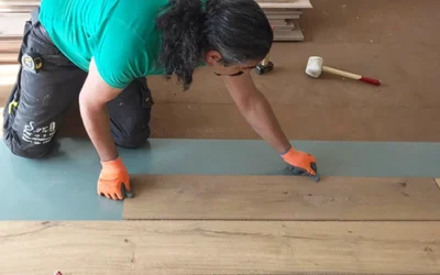 Hoe leg je een houten vloer zwevend?